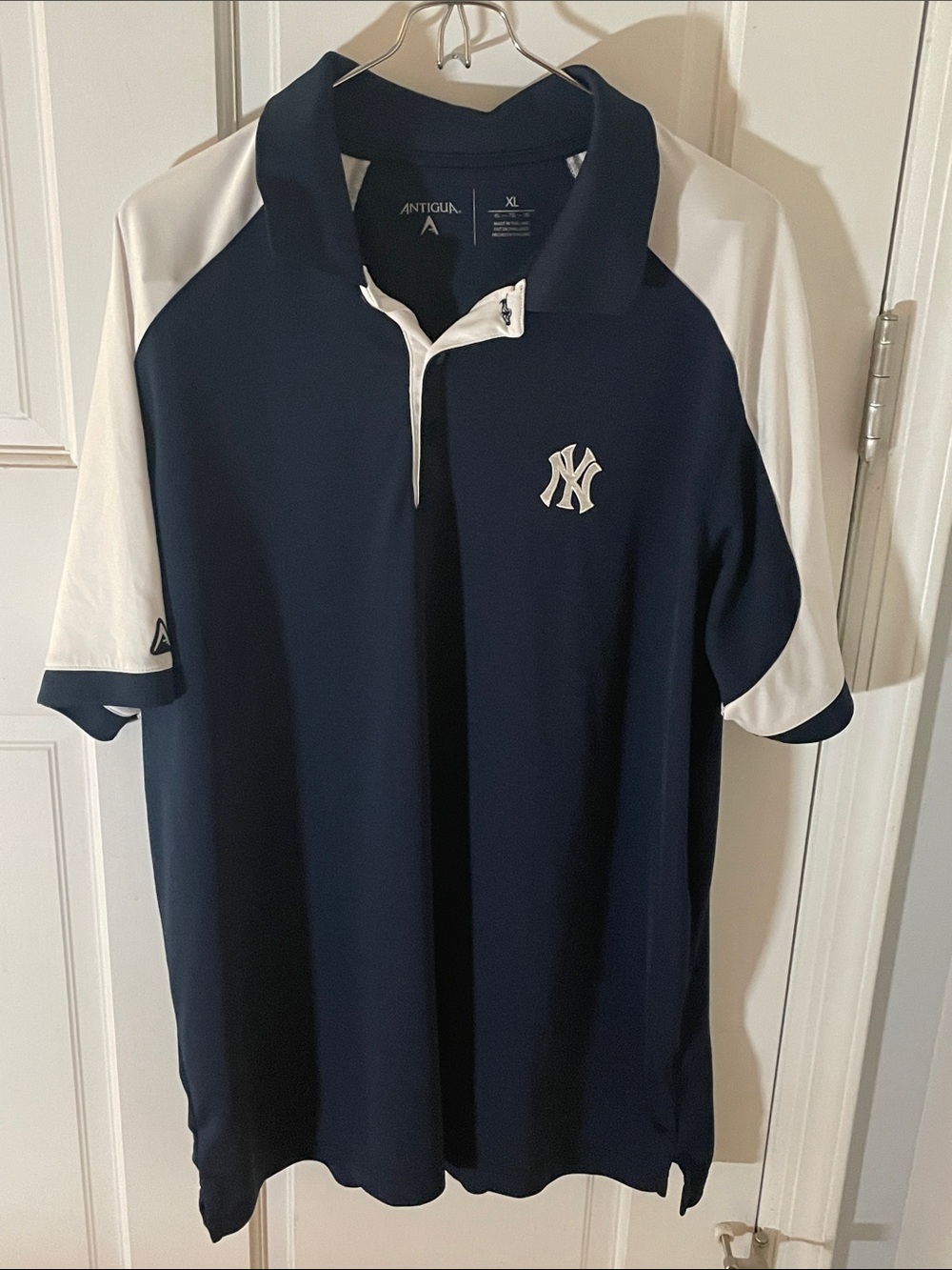 Antigua Navy and White New York Yankees Polo Men’s Size XL